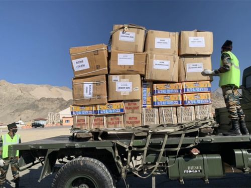 印度增兵高原地區(qū),美國 送來 1.1萬件防寒服,印軍 味大了點